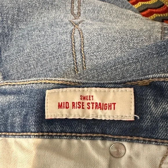 Lucky Brand Distressed straight leg Jeans. Mid rise with raw hem size 12/31 - Picture 3 of 10